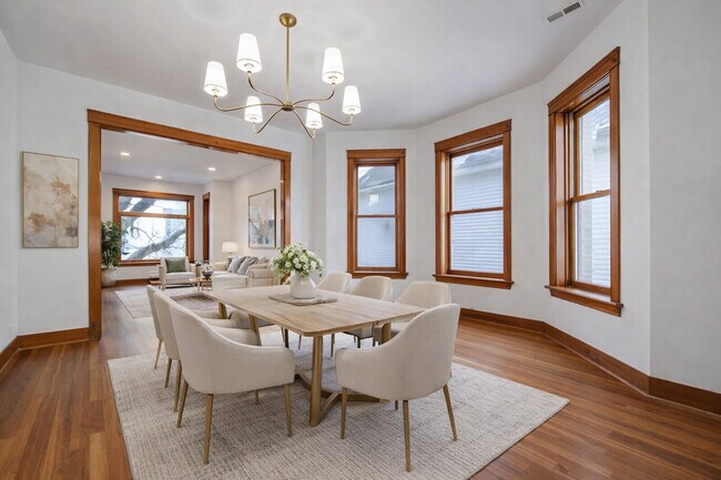 Photo - 1415 W George St Unit 3