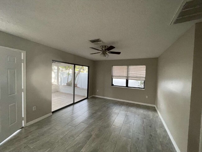 Photo - Charming 2-Bed Duplex with Ample Space on W Belmar St, Lakeland!