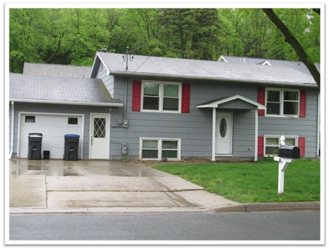 Photo - 214 James Ave