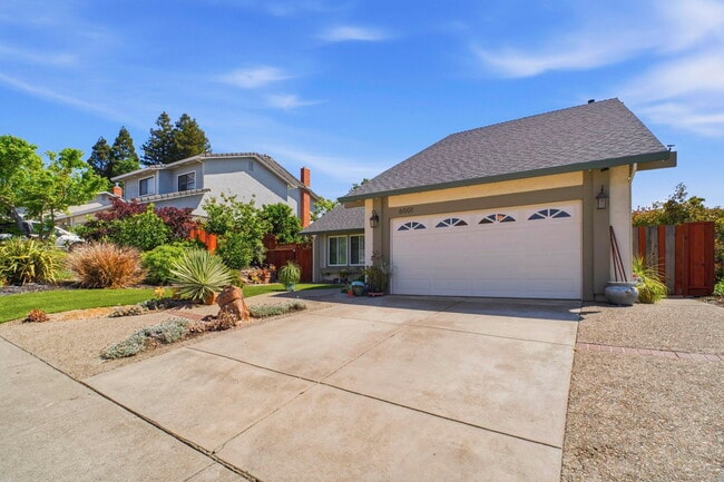 Photo - 6001 Castlebrook Dr