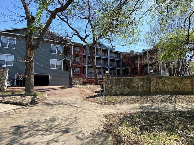 Building Photo - 2901 San Jacinto Blvd Unit 305 Rental