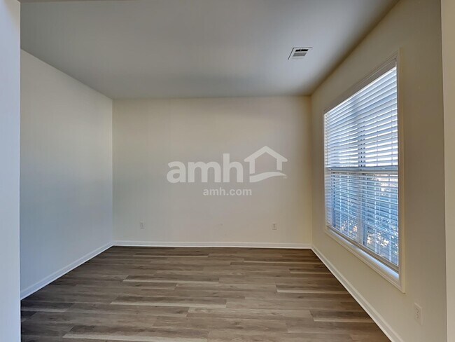 Photo - 811 Buffington Way