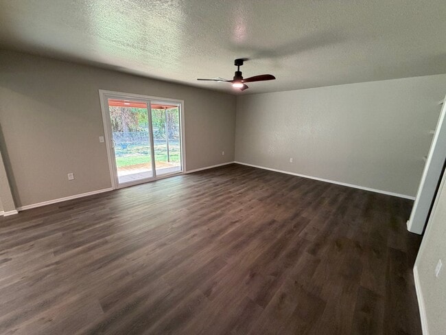 1405 S Avery Dr