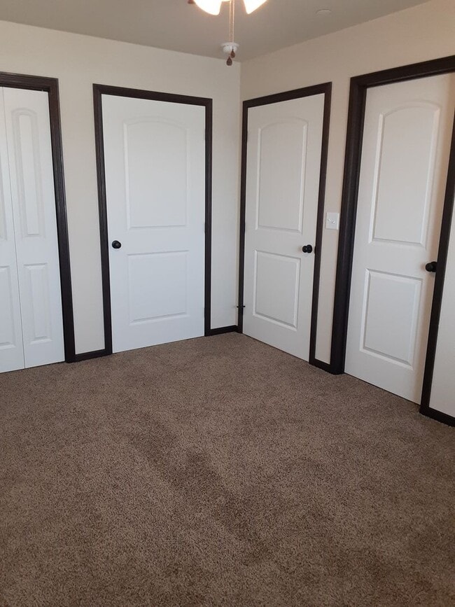 Photo - Modern Comfort: Discover Our 1-Bedroom Apartment Gem Unit Fox Run Apartments -581 #9