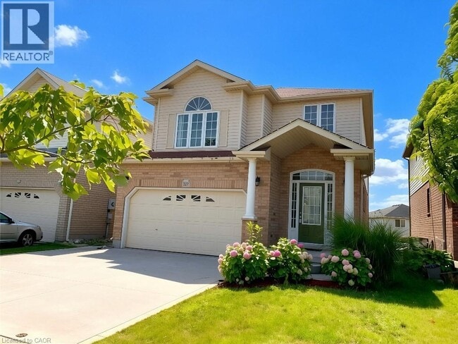 Photo - 389 Tealby Crescent