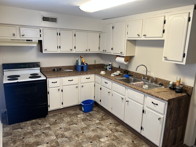 Kitchen - 1014 Saint Marys Blvd Unit A