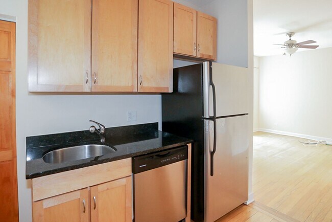 1950 W Leland Ave Unit 2