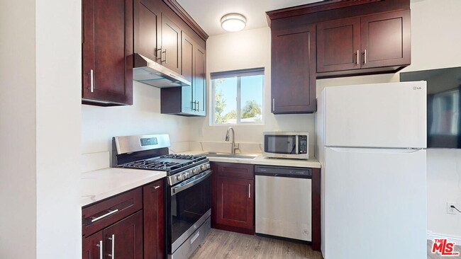 Photo - 19198 Erwin St