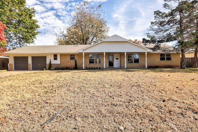 Building Photo - 2709 Meadowbrook Dr