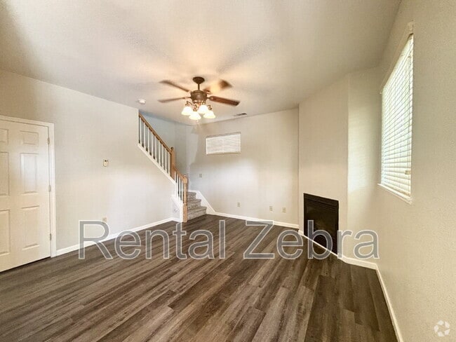 Building Photo - 722 W 18th St Rental