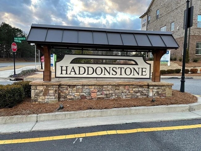 Building Photo - 256 Commons Ave