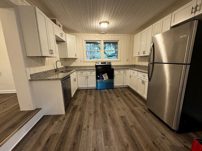 Photo - 185 Springtree Rd