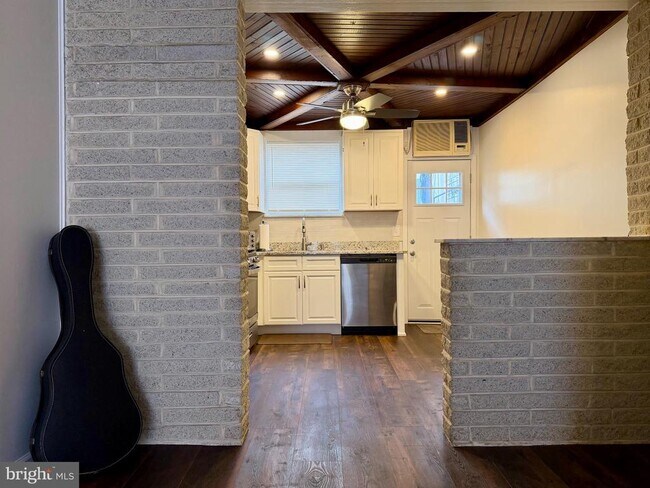 Photo - 846 Sears St