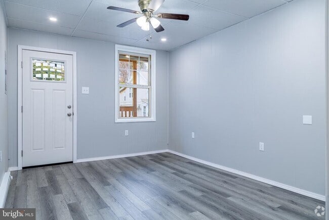 Building Photo - 134 1/2 W Spruce St Rental