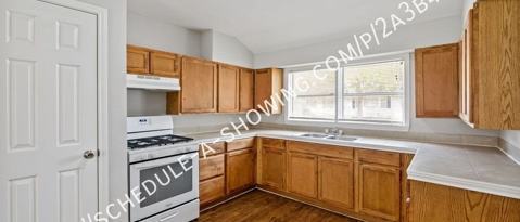 Photo - 2253 Collier St