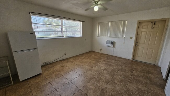 Photo - 1723 Plunkett St