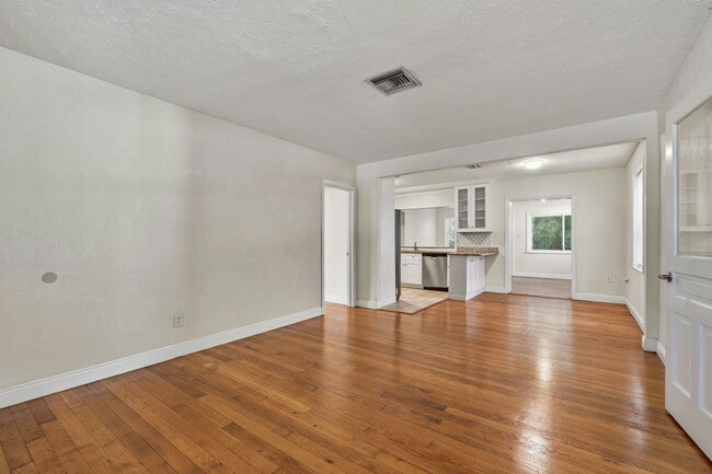 Photo - 2701 S Manhattan Ave