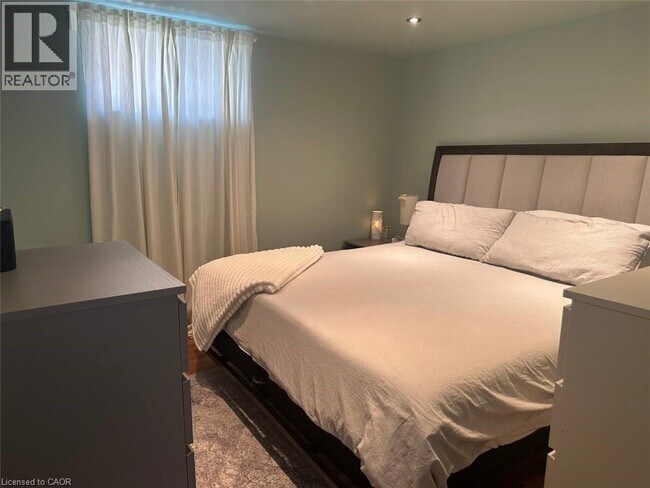 Photo - 253 E 44th St