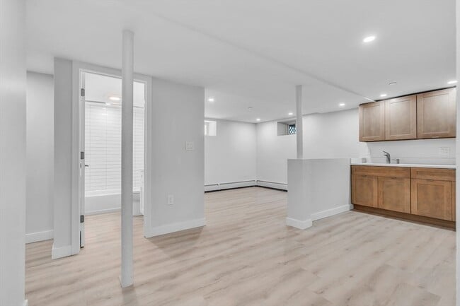 Photo - 74 Ruthven St Unit G