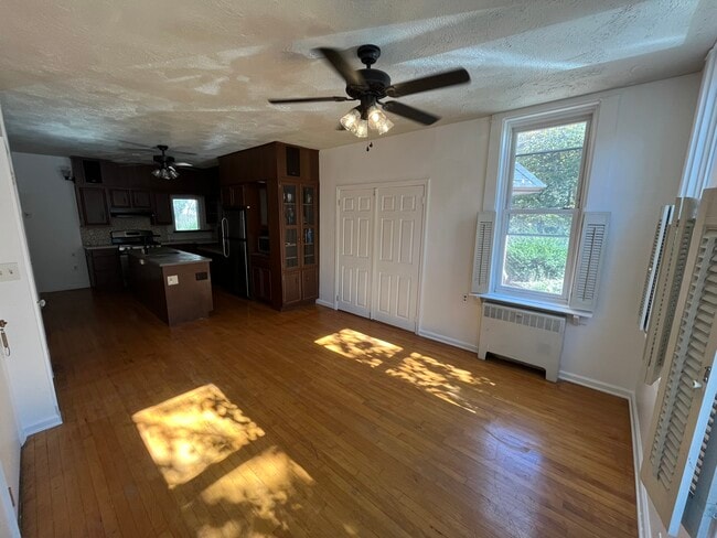 Photo - 237 E Walnut St Unidad Floor 1