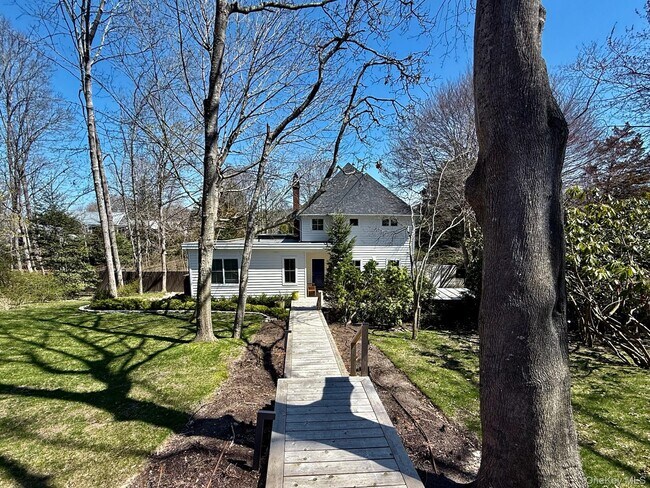 Photo - 323 Division St