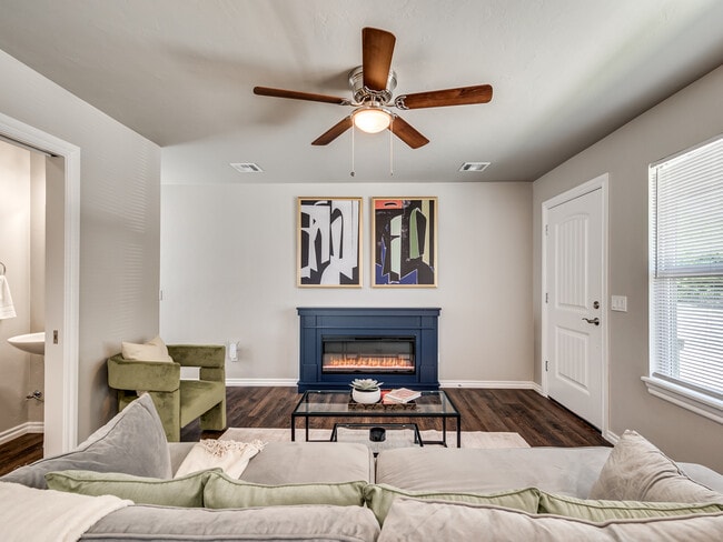 Photo - 1452 E Park Pl