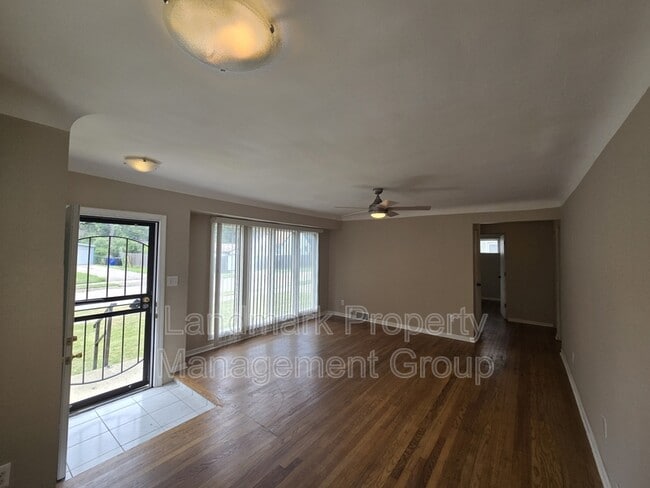 Photo - 19514 Woodbine St