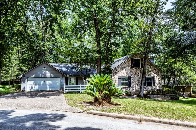 Building Photo - 1006 Amesbury Ct