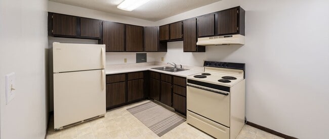 Colony Court Apartments