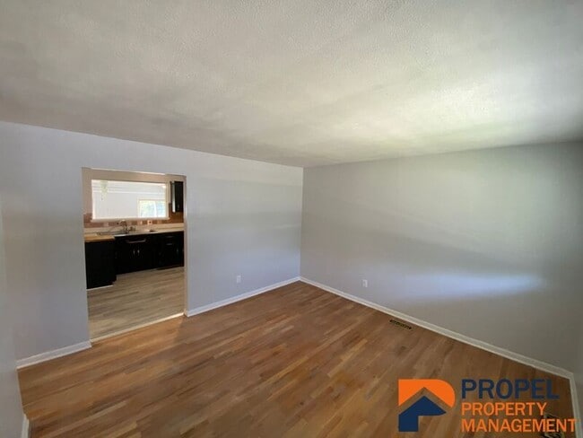 Photo - 2660 Peachcrest St