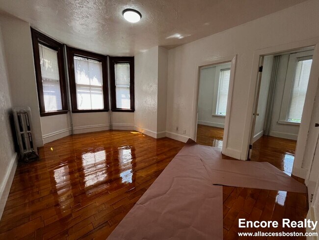 Building Photo - 4 Adella Pl Unit 1