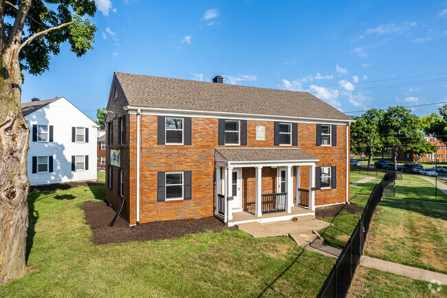 Building Photo - Plaza East Townhomes and Apartments