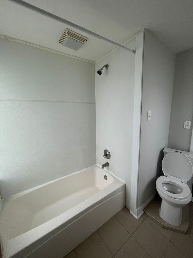 Photo - Available July 1st! 3 Bed 1.5 Single Famil...