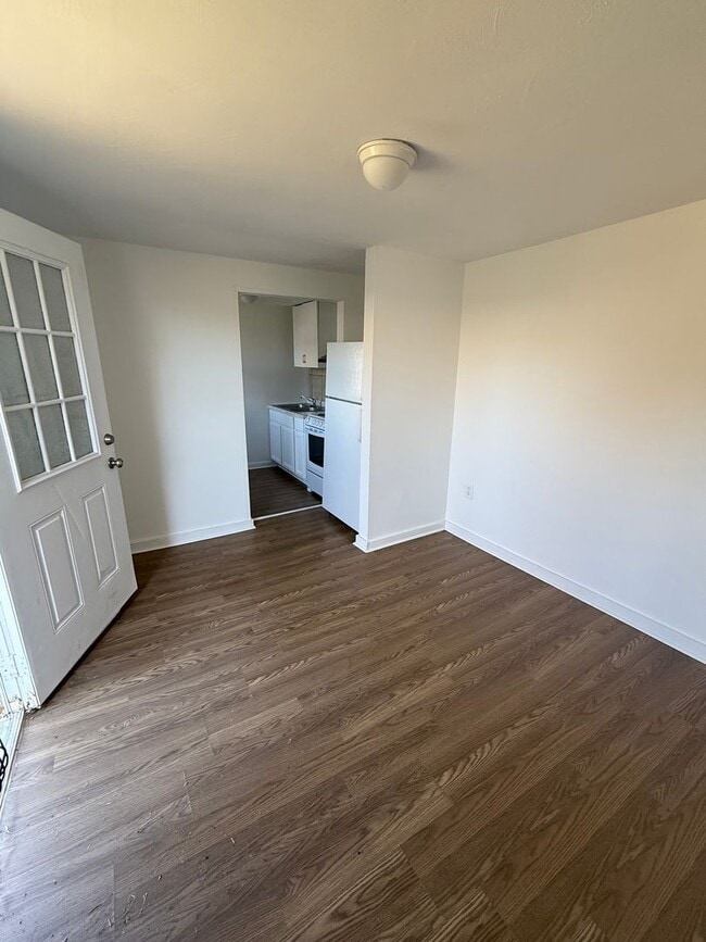 Building Photo - Askin St 7 Unit 917 Askin Apt C