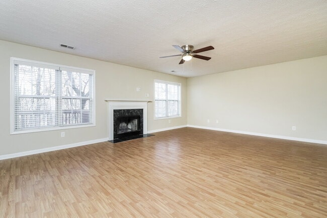 Photo - 300 Kentshire Pl NW