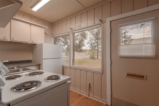 Photo - 707 Avenue J