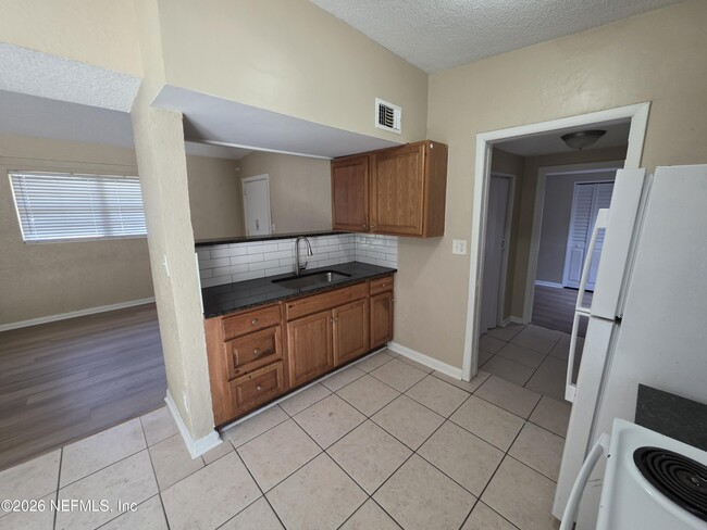 Photo - 2815 Brackridge Blvd E