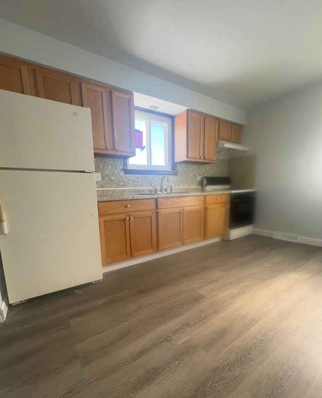 Building Photo - 778 Buffalo Ave Unit 1