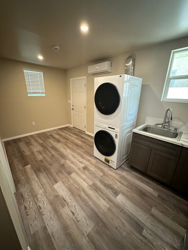 Building Photo - 10037 Densmore Ave Rental
