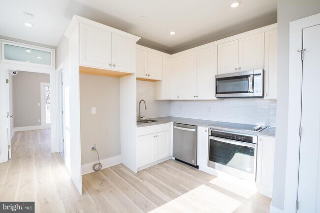 Photo - 720 N Preston St Unit 3R