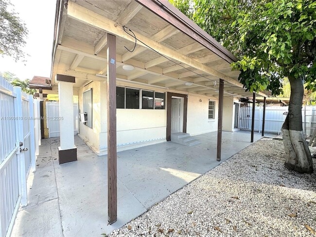 Building Photo - 4763 NW 3rd St Unit 2