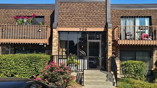 Building Photo - 729 Limerick Ln Unit 1B