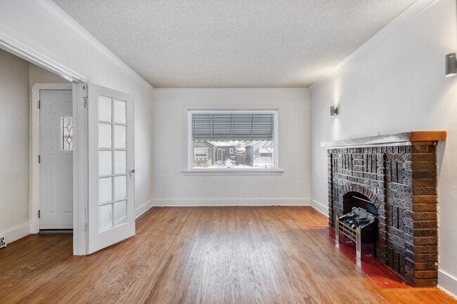 Photo - 806 Garfield St N