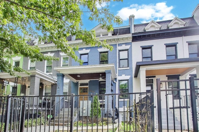 Building Photo - 646 Keefer Pl NW