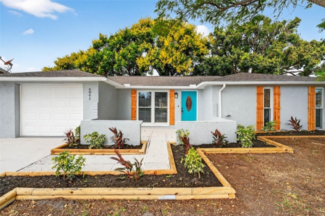 Building Photo - 6841 Tierra Linda St