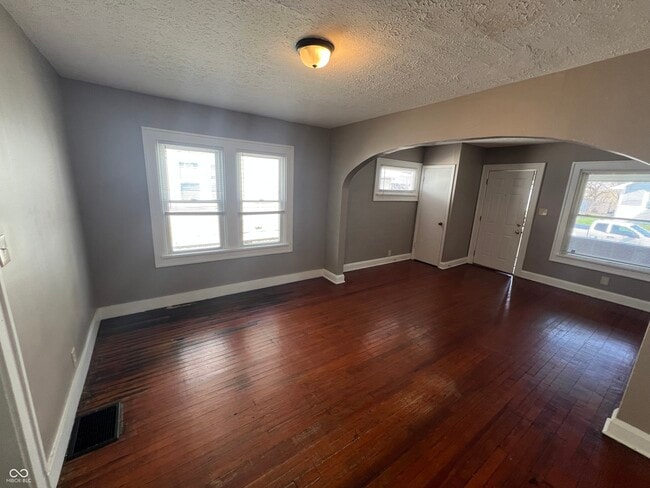 Photo - 896 N Gladstone Ave