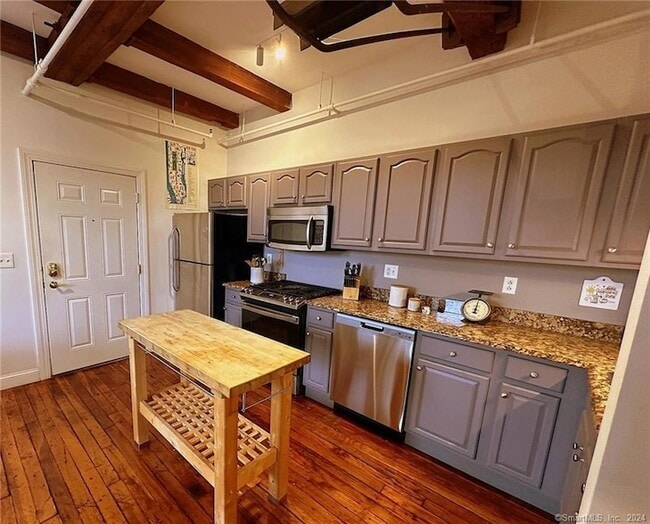 Photo - 145 Canal St E