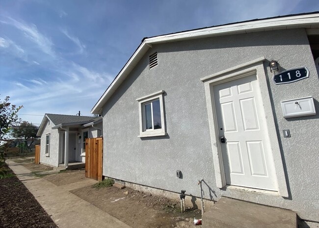 Photo - 118 W 12th St