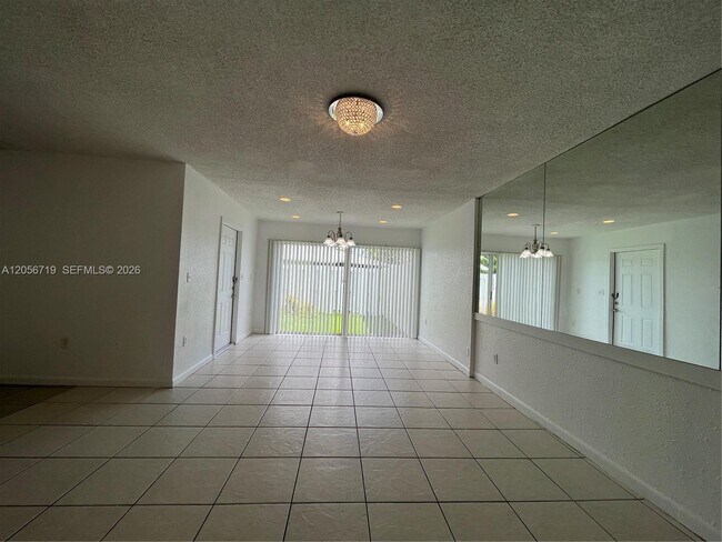 Photo - 895 Crystal Lake Dr
