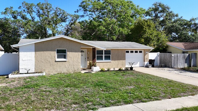 5913 Appletree Rd